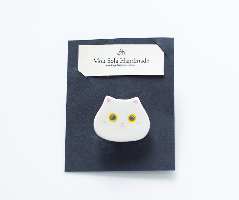 Hand made white cat brooch accessories air-dried clay - Brooches - Clay White