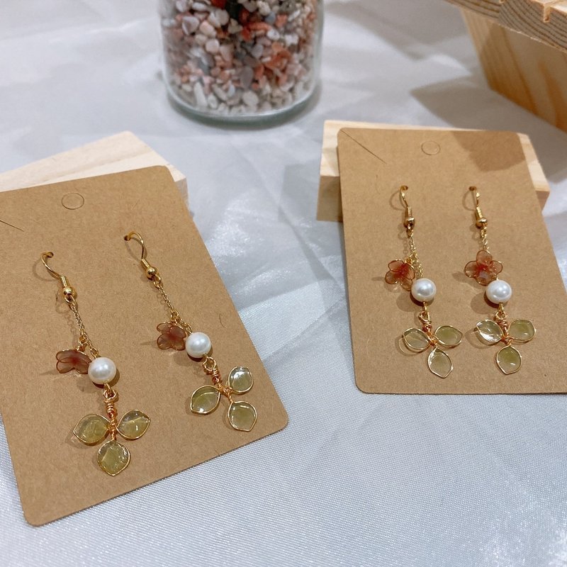 小葉花珠 / 手作水晶花飾品 - 耳環/耳夾/耳骨夾 - 樹脂 