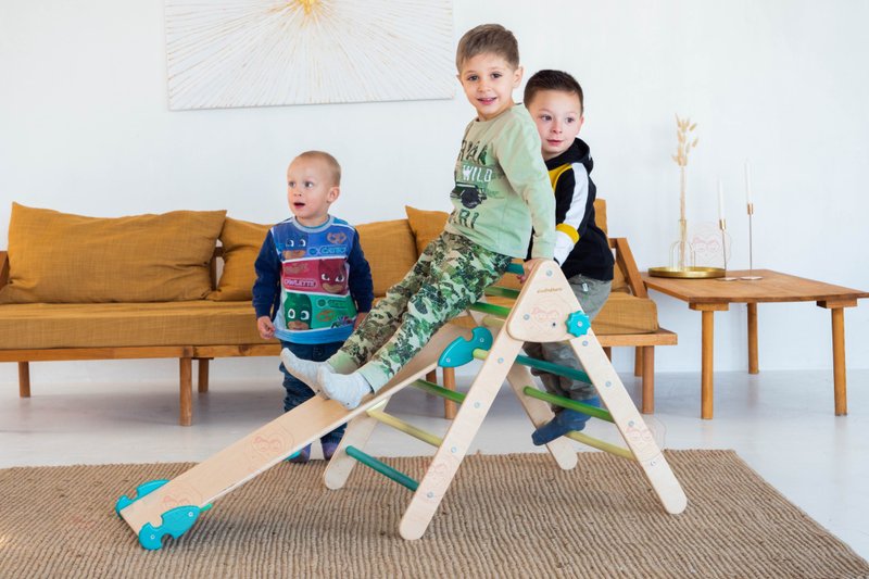 Set of 2 items SMALL Climbing Triangle& Two-sided ramp Montessori Climber - เฟอร์นิเจอร์เด็ก - ไม้ สีเขียว