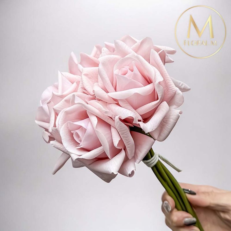 しっとりとした質感の保湿アナローズ、気品あるピンクの造花（5本組） - 置物 - プラスチック イエロー