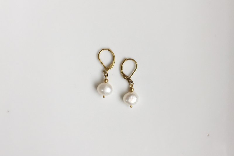 White pearl simple brass earrings - Earrings & Clip-ons - Other Metals White