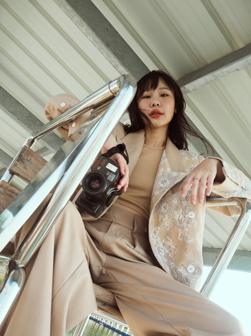 Darwent oversized lace blazer in caramel - 女上衣/長袖上衣 - 其他材質 咖啡色