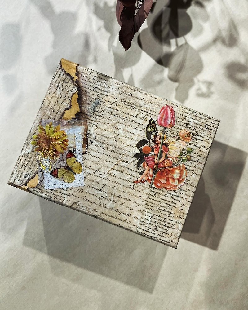 Essential oil box, retro, distressed twelve-grid wooden box, square box, oil adjustment consultation, Butterfly Gubat paper art collage - น้ำหอม - ไม้ สีนำ้ตาล
