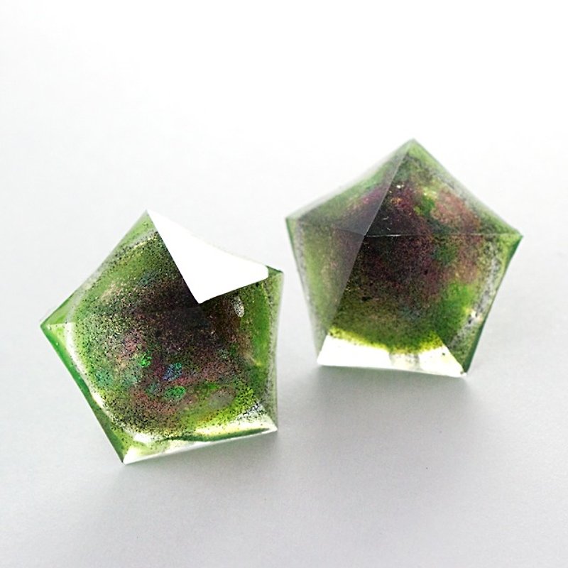 Pentagon dome earrings (Marimo) - ต่างหู - วัสดุอื่นๆ สีเขียว