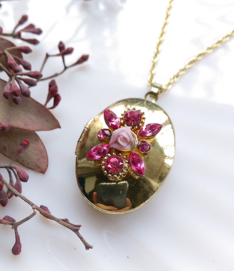 【西洋古董飾品】Locket  立體小玫瑰粉鑽  相片墜 項鍊 - 項鍊 - 其他金屬 金色