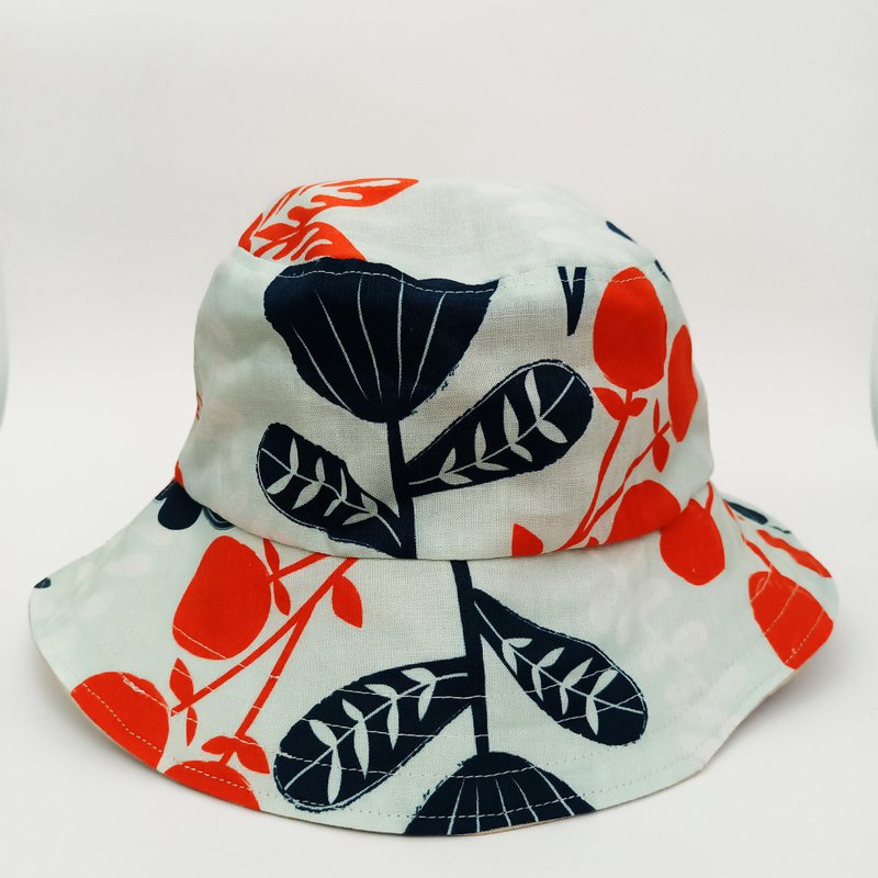 Both sides reversible bucket hat/In the Garden/Milky Green - หมวก - ผ้าฝ้าย/ผ้าลินิน สีแดง