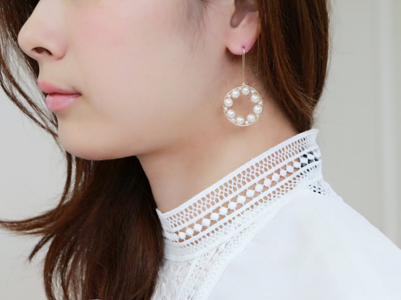 14kgf-freshwater pearl stylish pierced earrings - 耳環/耳夾/耳骨夾 - 寶石 白色