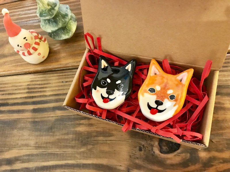 聖誕禮物首選 柴犬手捏筷架豆皿小碟 一組兩件 - 碟子/醬料碟 - 瓷 多色