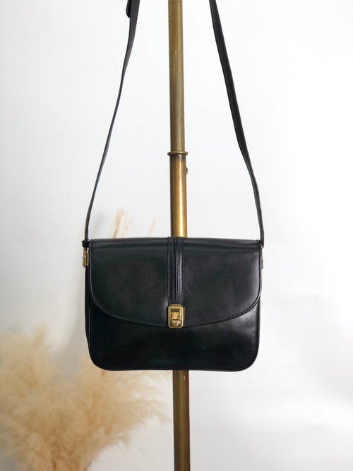 セリーヌ ヴィンテージ ゴールドバックル レザーショルダーバッグ ブラック CELINE - セリーヌ ヴィンテージ ゴールドバックル レザーショルダー