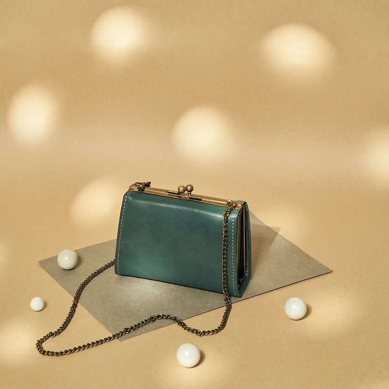 [Graduation Gift] Small Box Kiss Lock Bag/Genuine Leather Handmade Small Waste Bag Chain Bag-Qingbi - กระเป๋าแมสเซนเจอร์ - หนังแท้ สีน้ำเงิน