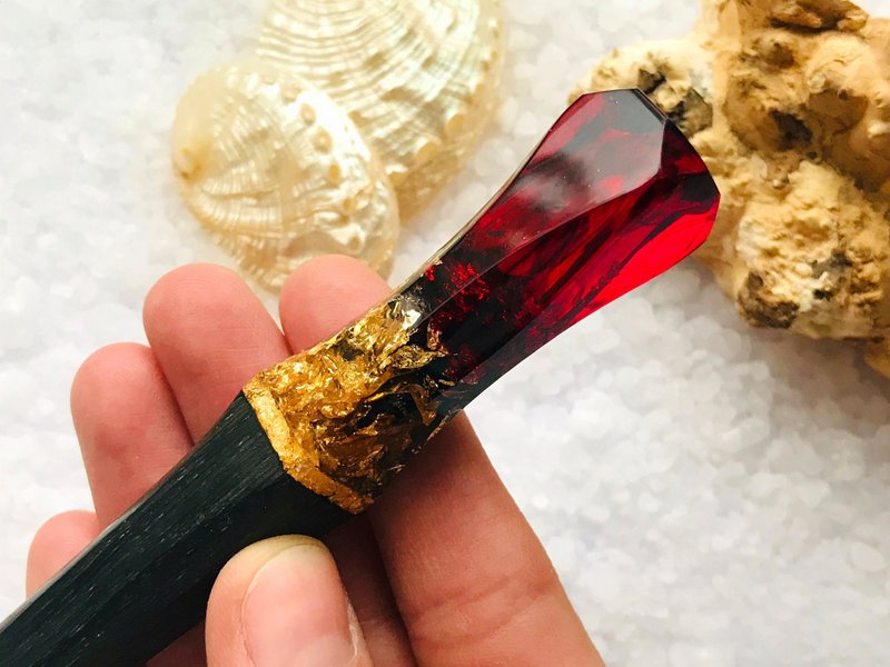 Wooden hair stick, Hair pin with red resin and gold foil, Hair Accessorie - 髮夾/髮圈 - 木頭 紅色