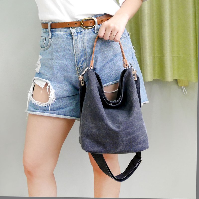 Textured canvas MINI bucket bag Mini bucket bag - กระเป๋าถือ - ผ้าฝ้าย/ผ้าลินิน สีน้ำเงิน