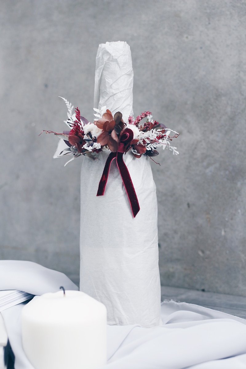 Wine Flower !!【Wise Goddess-Athena】Dry Flower Wine Tied Flower Gift Wedding Gift - ของวางตกแต่ง - พืช/ดอกไม้ สีแดง
