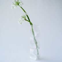 Oh my god, this fairy transparent wave vase is so beautiful that it makes your heart empty. It helps create a great home atmosphere.