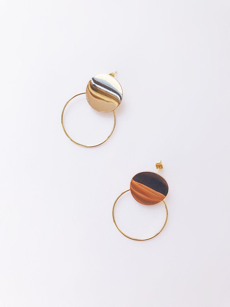 Double Circle Hoop Earrings - 耳環/耳夾 - 其他金屬 金色