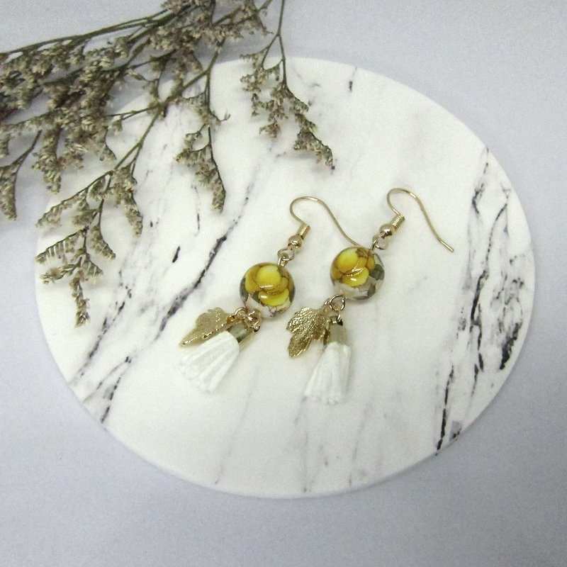 【可轉耳夾】日本彩繪珠 配 金葉 真皮流蘇 耳環 - 耳環/耳夾 - 貴金屬 白色
