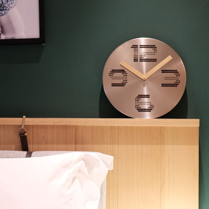 【CarryPlus】Industrial style futuristic technology sense border flashing metal wall clock - Clocks - Other Metals Silver