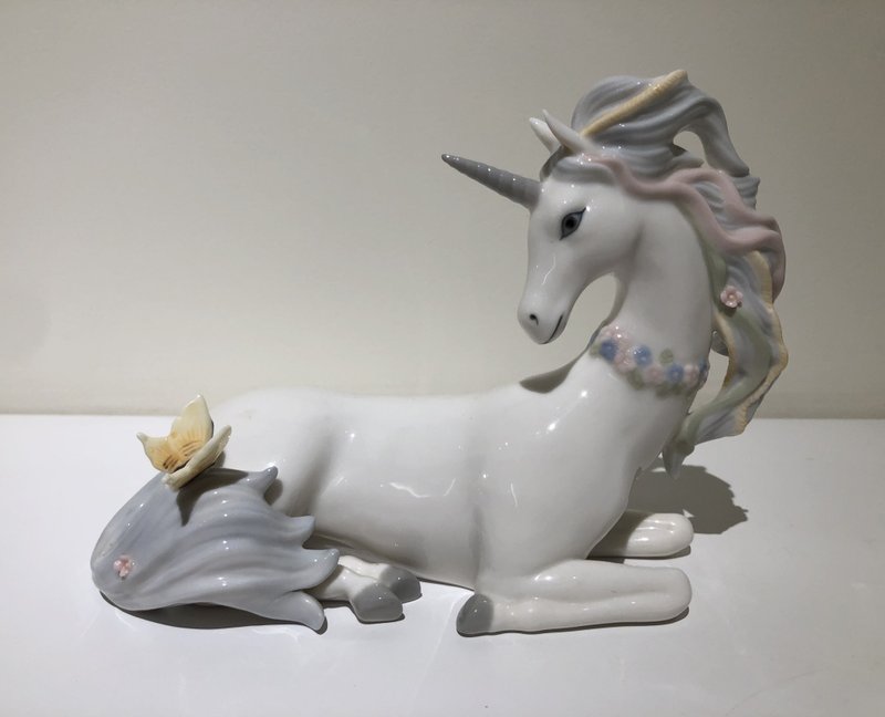 Limited edition made in Taiwan hand-painted ceramic prayers and blessings white unicorn-shaped ornaments - ของวางตกแต่ง - เครื่องลายคราม ขาว