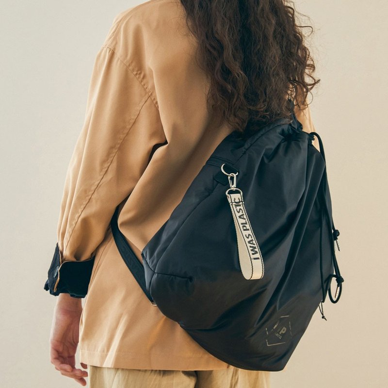 【展示品出清】IWP DOUBLE 2WAY 韓國極輕量澎澎空氣郵差包-黑 - 側背包/斜背包 - 環保材質 黑色