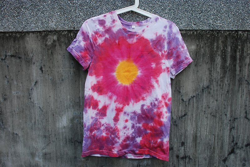 Yan Yan - Yen Yen render short-sleeved clothes. T-shirt. Hippie. - Unisex Hoodies & T-Shirts - Cotton & Hemp Multicolor