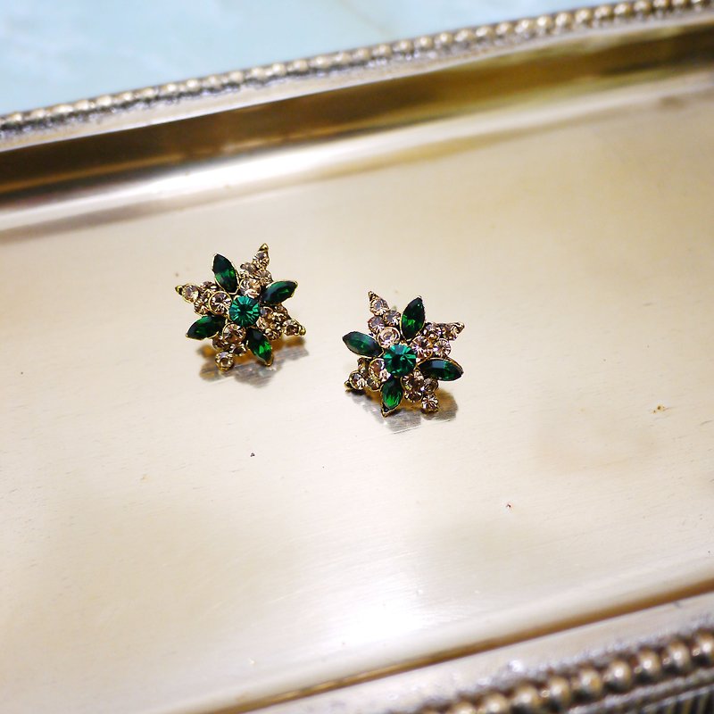 Vintage Snowflake Earrings (Gemstone Green + Fragrant Gold) - ต่างหู - เครื่องเพชรพลอย สีเขียว