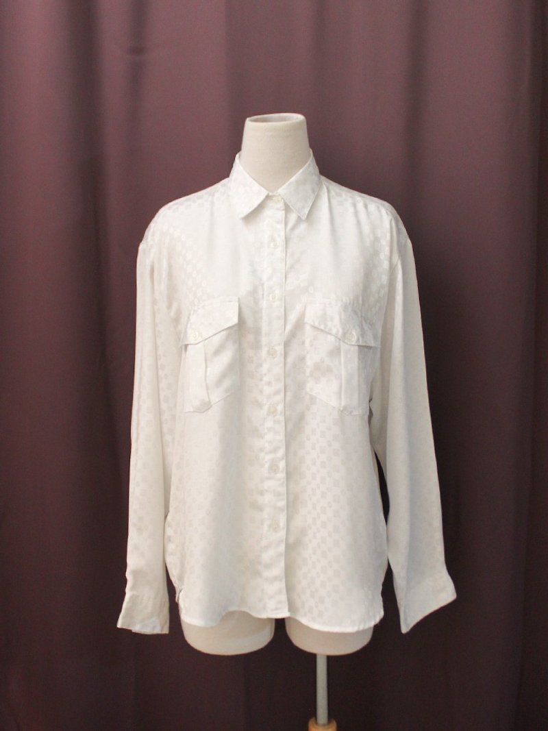 Vintage European plain calico white loose long sleeve vintage shirt - เสื้อเชิ้ตผู้หญิง - เส้นใยสังเคราะห์ ขาว