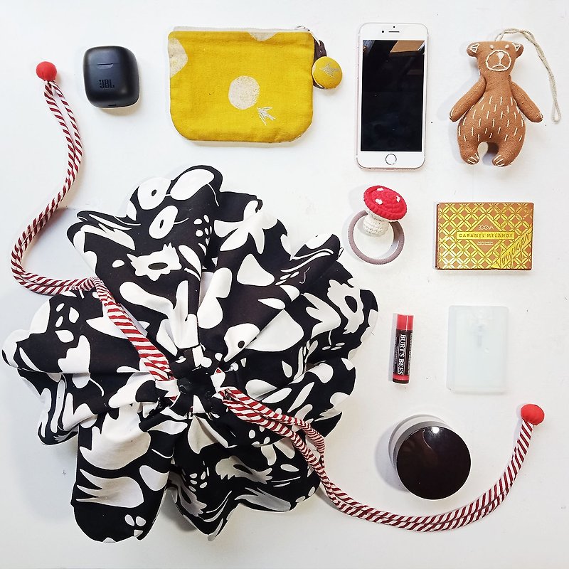 Cotton & Hemp Handbags & Totes Black - Black & White Flower shape hand bag / shoulder bag