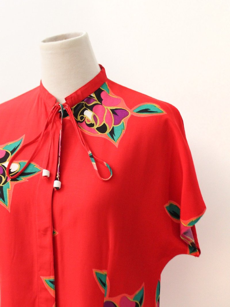 Vintage European Elegant Flower Print Red Short Sleeve Vintage Shirt Vintage Blouse - เสื้อเชิ้ตผู้หญิง - เส้นใยสังเคราะห์ สีแดง
