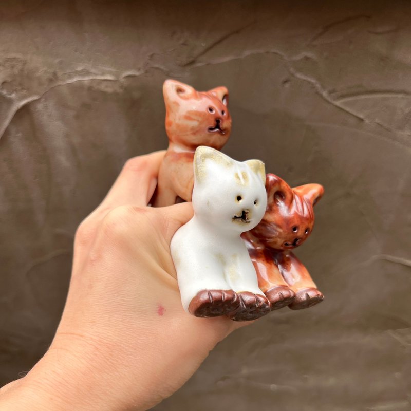 Push-up cat/ceramic doll/healing ornaments - ของวางตกแต่ง - ดินเผา สีทอง