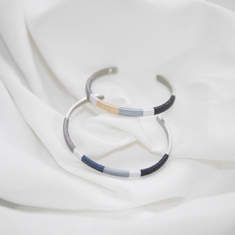 Gentle Morandi color silk thread titanium steel custom-engraved bracelet - สร้อยข้อมือ - เงินแท้ สีน้ำเงิน