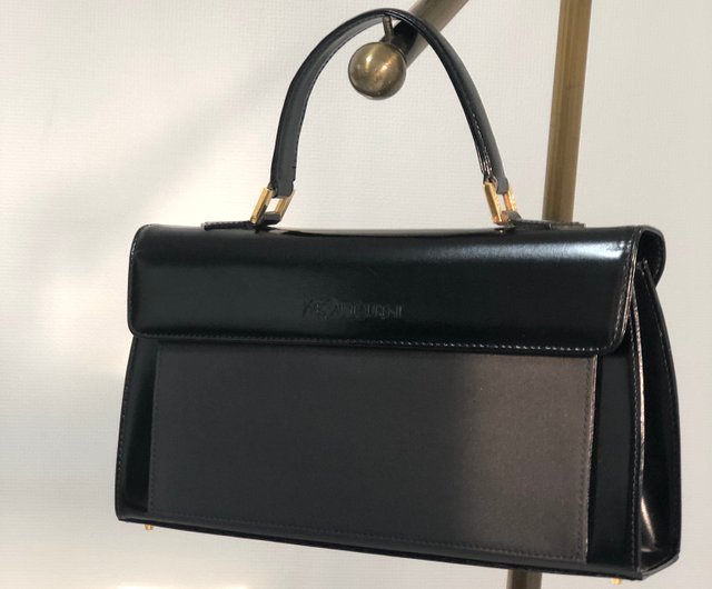 YVES SAINT LAURENT ハンドバッグ Yves Saint Laurent ブラック ハンドバッグ - メルカリ