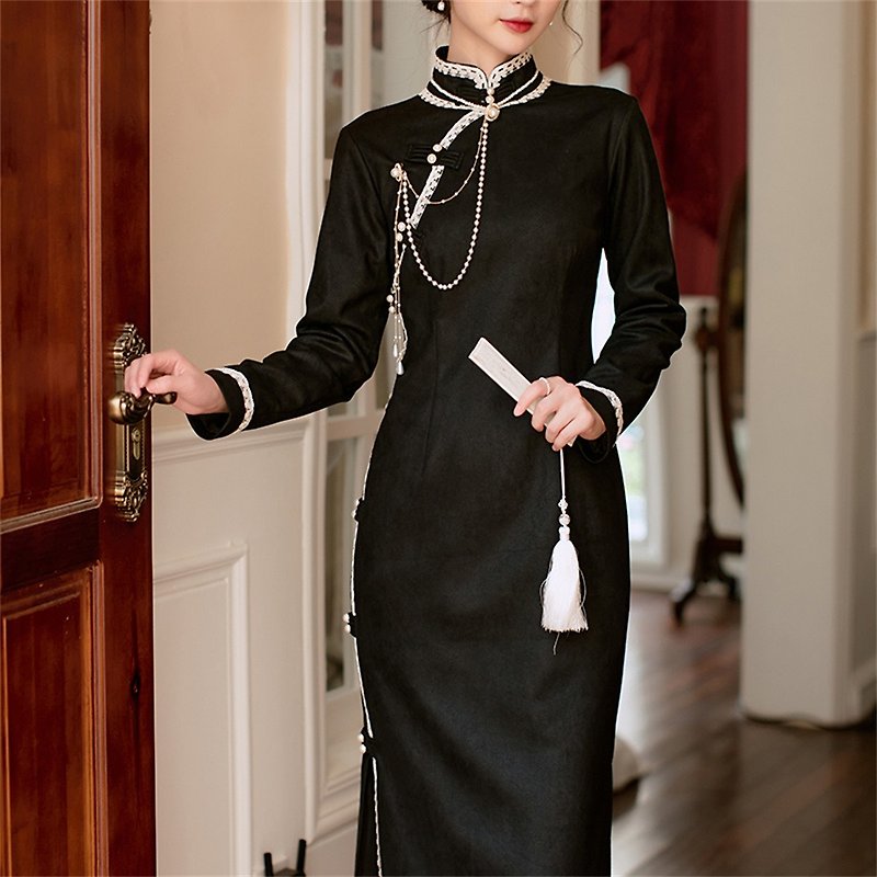 Poppy Black Suede Improved Cheongsam Long Sleeve Thickened Dress Retro Dress - กี่เพ้า - เส้นใยสังเคราะห์ สีดำ