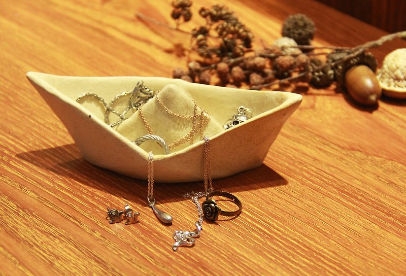 Paper Boat Jewelry Display【Memory of The childhood】 - Items for Display - Pottery White