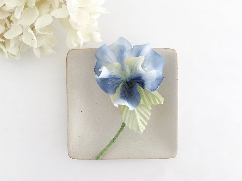Brooch and Pansy (blue 1) - Brooches - Silk Blue