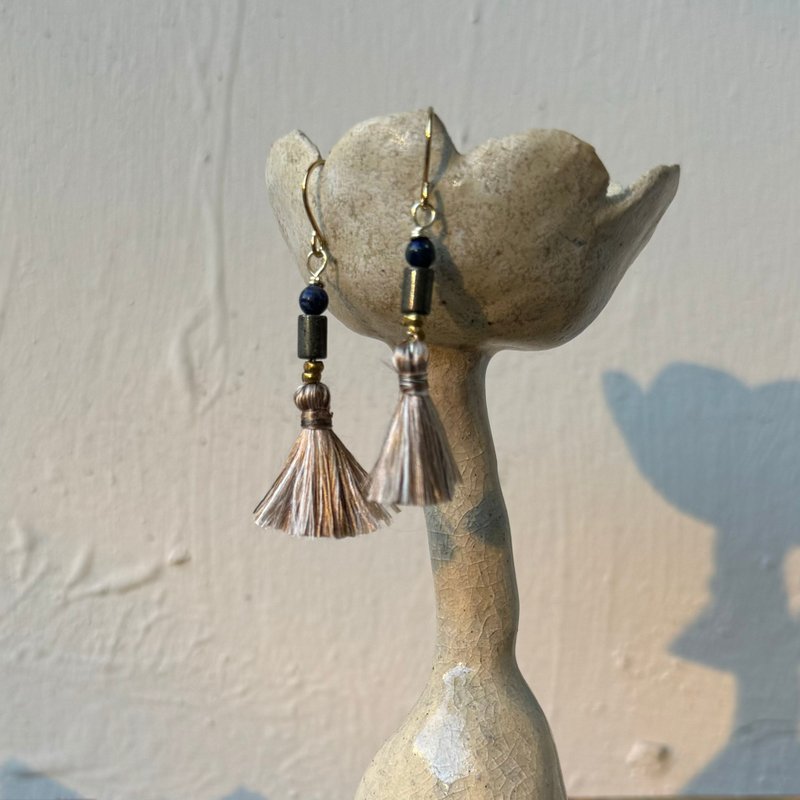 Osteology Lapis Lazuli Iron Ore Silk Earrings - ต่างหู - เครื่องประดับพลอย สีทอง