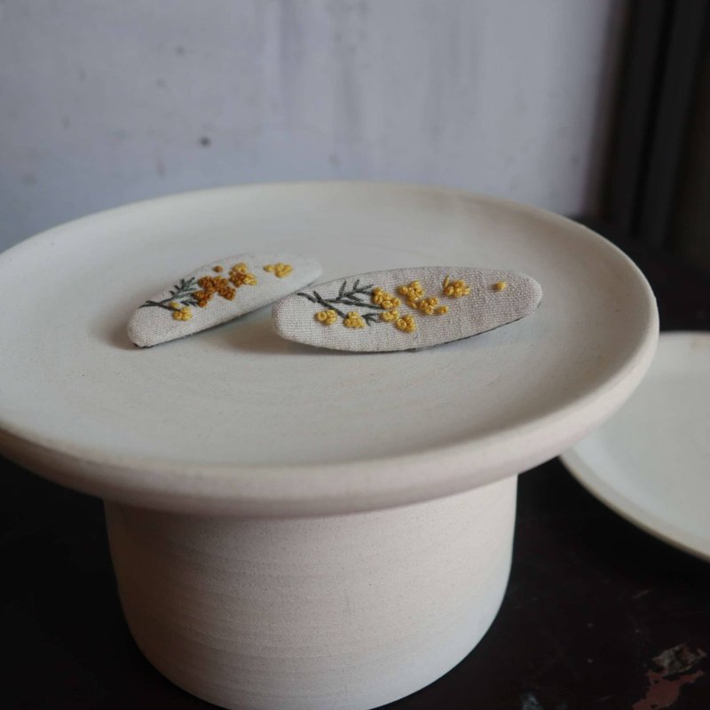 金合歡Mimosa手刺繡髮夾BB髮夾 - 髮圈/髮夾 - 棉．麻 銀色