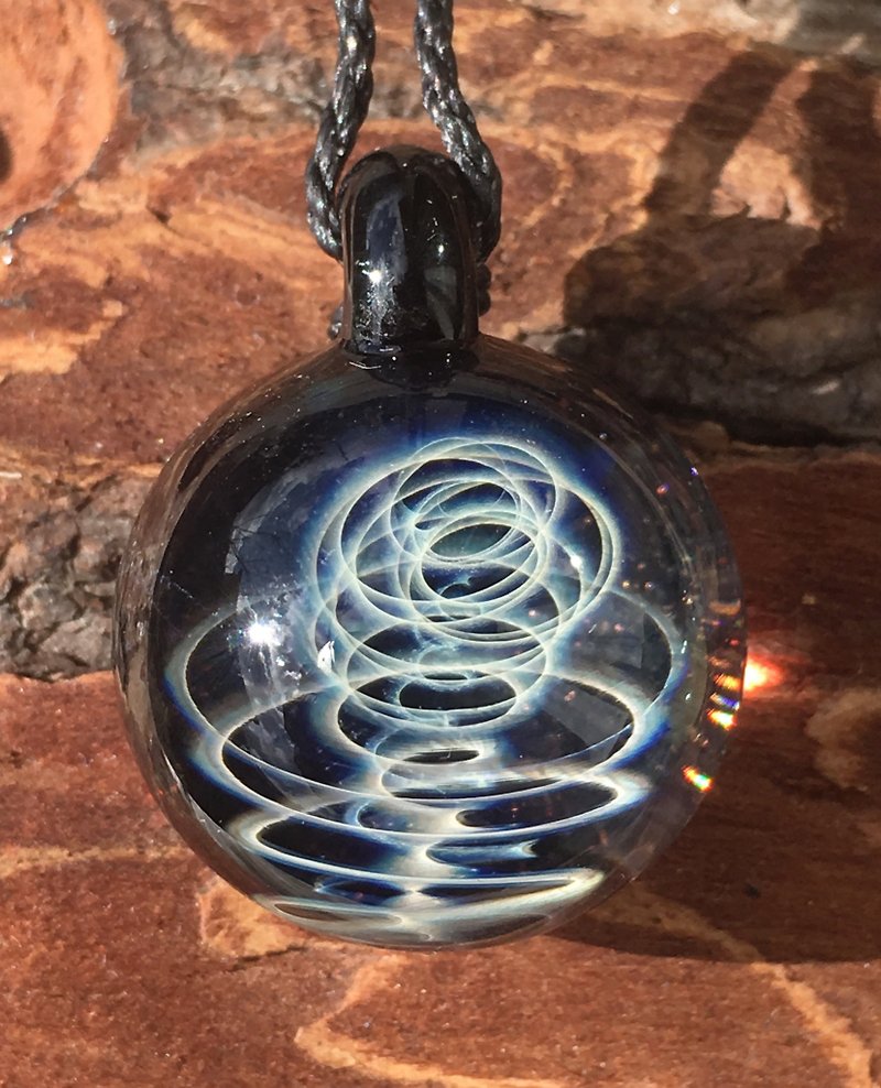 boroccus  A galaxy  A nebula  The solid whirlpool design  Thermal glass pendant. - Necklaces - Glass Black