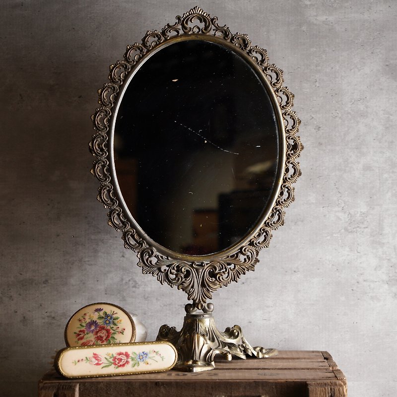 Vintage oval dressing table mirror in Rococo brass-plated frame - ของวางตกแต่ง - โลหะ สีทอง