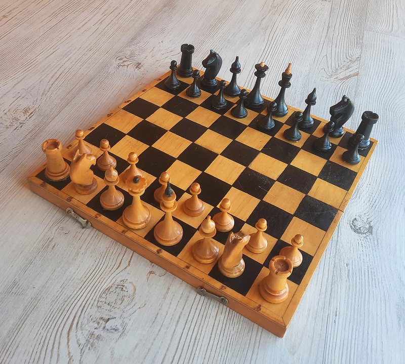 Mordovian small model Soviet wooden chess set 1960s - 桌遊/牌卡 - 木頭 