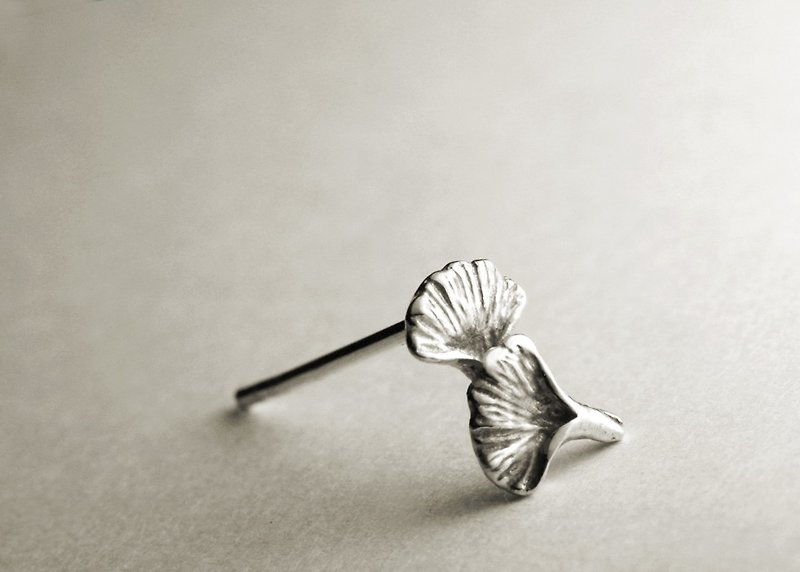 Double ginkgo leaf shape sterling silver earrings (single/pair) - ต่างหู - โลหะ สีเงิน
