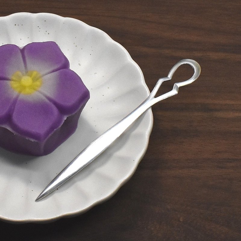 銀の菓子切り　菓子楊枝　透かし模様 - 刀叉/湯匙/餐具組 - 純銀 銀色