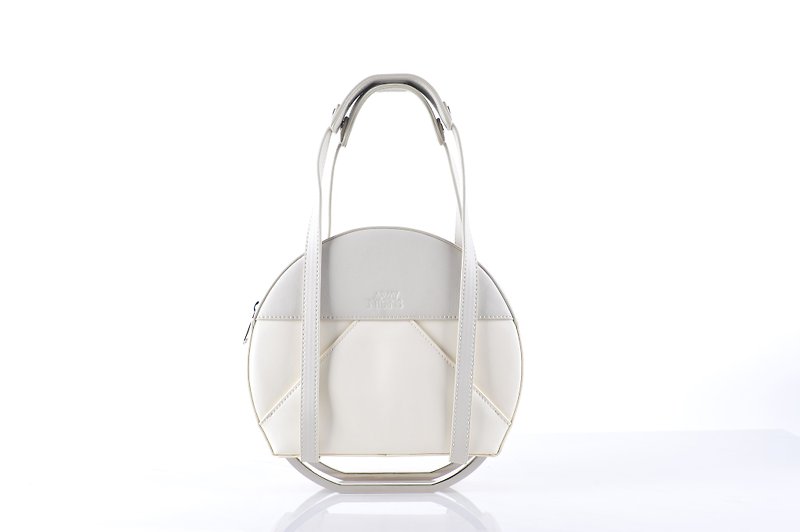 Glom 3-in-1 Bag in ash and bone leather with silver hardware - อื่นๆ - หนังแท้ ขาว