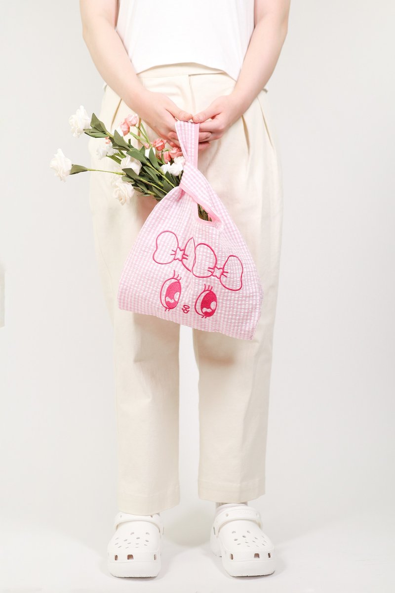 Lunch bags Shopping bags - Hello Kitty black hot air balloon - กระเป๋าถือ - เส้นใยสังเคราะห์ สึชมพู