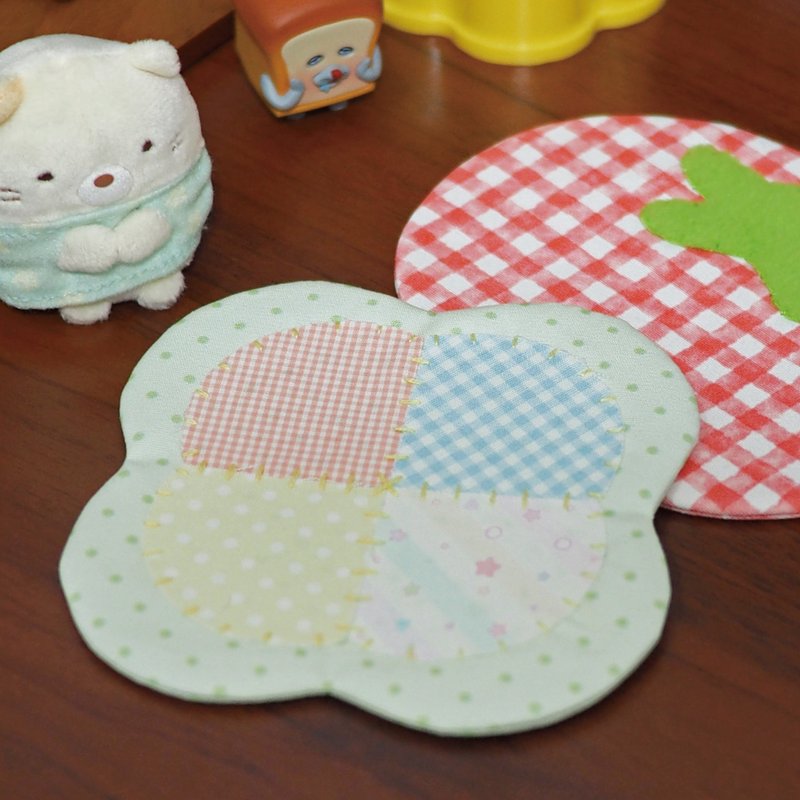 小狗巴士 軟萌手作包包 可愛拼布杯墊/布丁卡包/零錢包/束口袋 - 散紙包 - 其他材質 多色