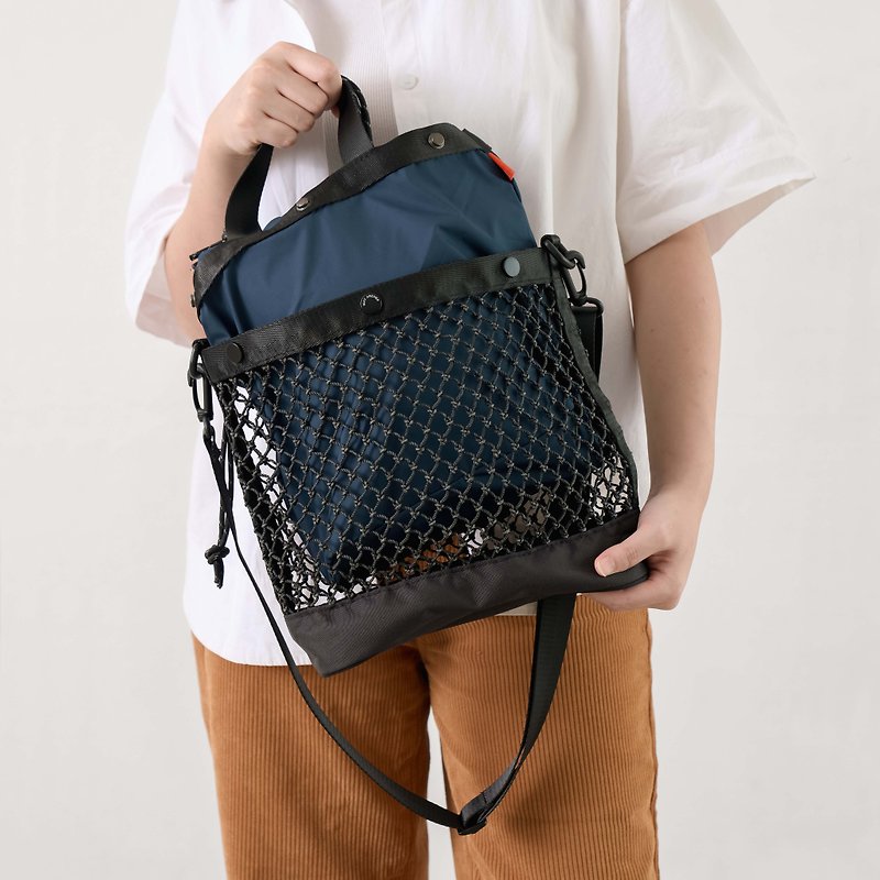 SEAUSE Layer Crossbody ; Recycled Bag from Used Fishing Nets and Plastic Bottles - กระเป๋าหูรูด - วัสดุอีโค สีดำ