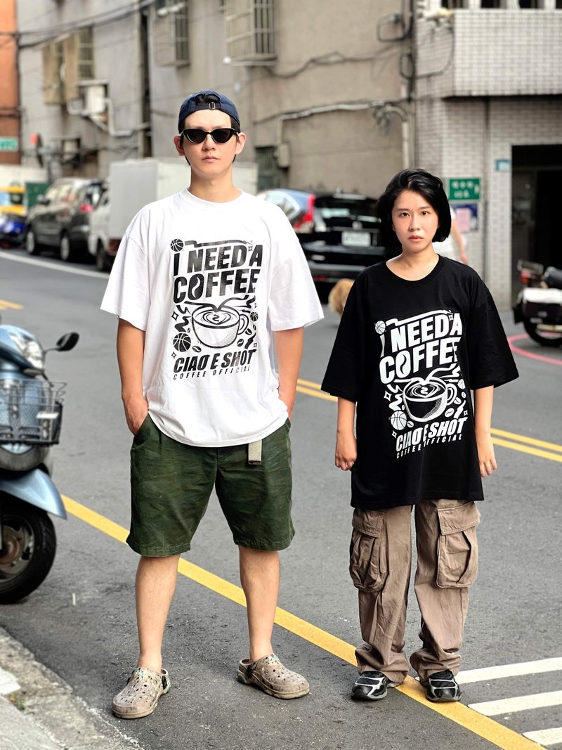 【敲一下I NEED COFFEE 】自創品牌潮流T-shirt / 男女都可穿搭 - 男 T 恤 - 棉．麻 