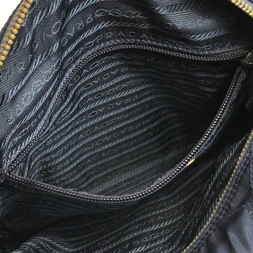 日本直送 名牌中古包 】PRADA プラダ キルティング トライアングルロゴ