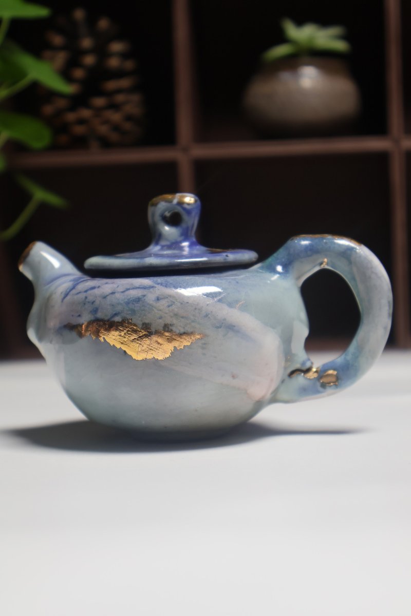 Classic Lan Zhino gilt pot - softened water - modified tea soup - sliced ​​glaze - handmade by teacher Yu Huayu - Teapots & Teacups - Pottery 