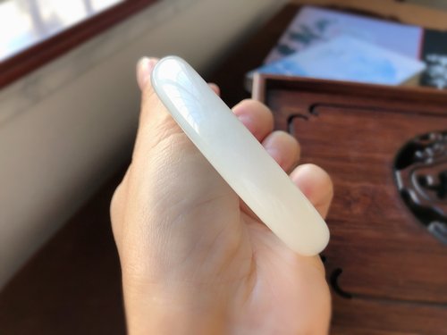 天然羊脂白玉和田玉バングル。柔らかな質感で、平安と喜び、順調な日々