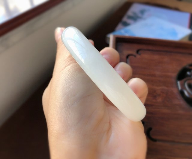 天然羊脂白玉和田玉バングル。柔らかな質感で、平安と喜び、順調な日々